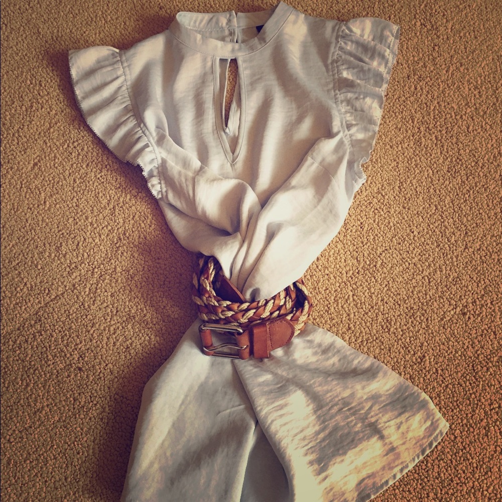 Powder blue silky keyhole top. Size xs.
